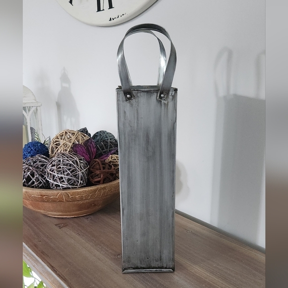 🍷 Vintage Metal Wine Bag – Rustic Wine Bottle Holder, Preowned, Great Condition - Picture 2 of 10